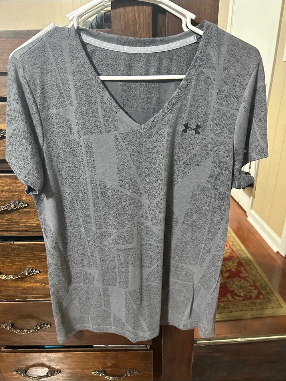 Under Armour Gray Geometric V-Neck Short Sleeve Shirt